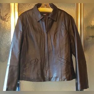 Studio Y brown leather coat
New ,Never worn 
XL fits like a large